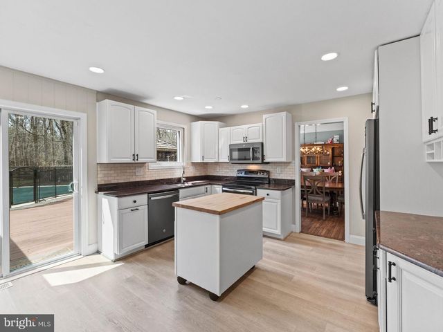 8 FOXWOOD LN, Medford, NJ 08055