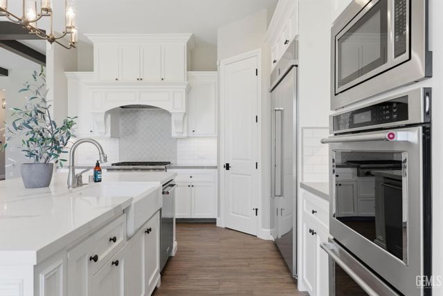 13529 Stonethwaite Lane, Bakersfield, CA 93311