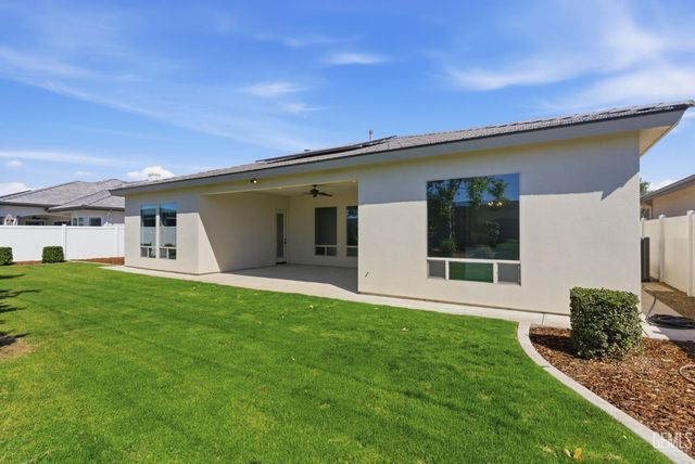 13529 Stonethwaite Lane, Bakersfield, CA 93311