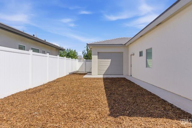 13529 Stonethwaite Lane, Bakersfield, CA 93311