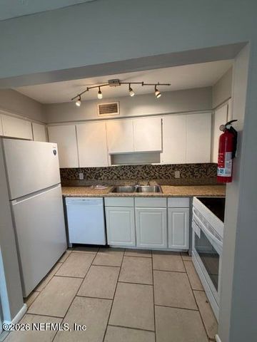 3044 WALTON Street 4, Jacksonville, FL 32207