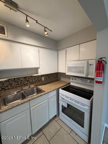 3044 WALTON Street 4, Jacksonville, FL 32207