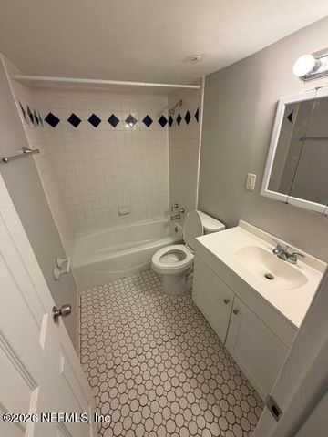 3044 WALTON Street 4, Jacksonville, FL 32207