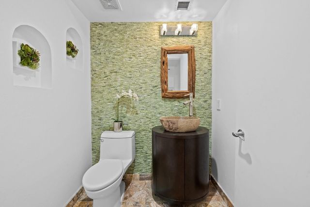 2401 N Ocean Boulevard 702, Fort Lauderdale, FL 33305