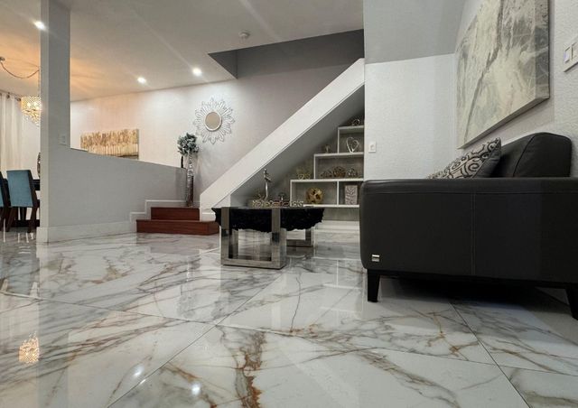 1041 NE 208th Street 1041, Miami, FL 33179