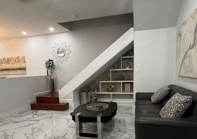 1041 NE 208th Street 1041, Miami, FL 33179