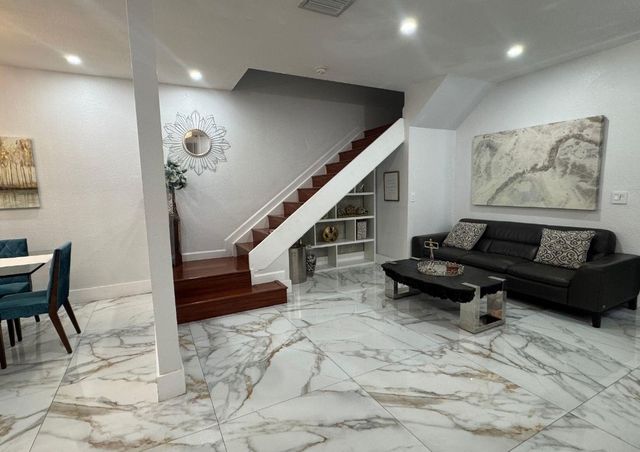 1041 NE 208th Street 1041, Miami, FL 33179