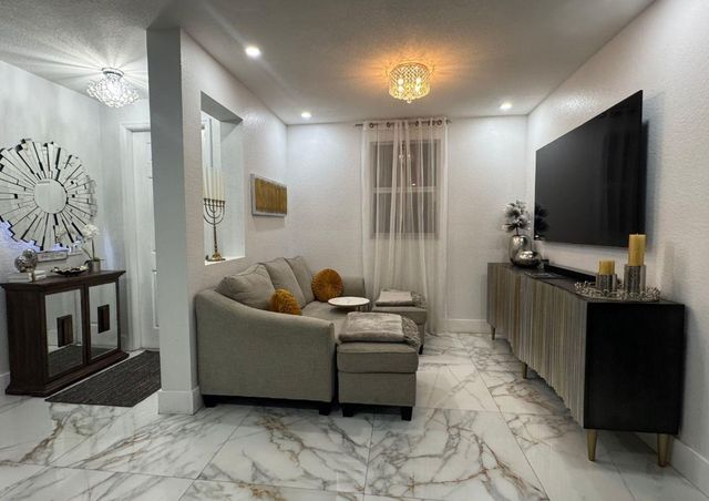 1041 NE 208th Street 1041, Miami, FL 33179