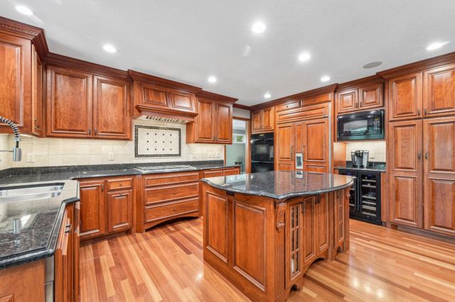 1206 102nd Street W, Inver Grove Heights, MN 55077