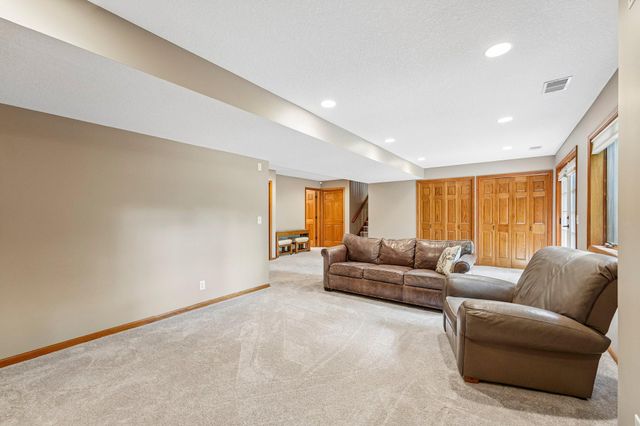 1206 102nd Street W, Inver Grove Heights, MN 55077