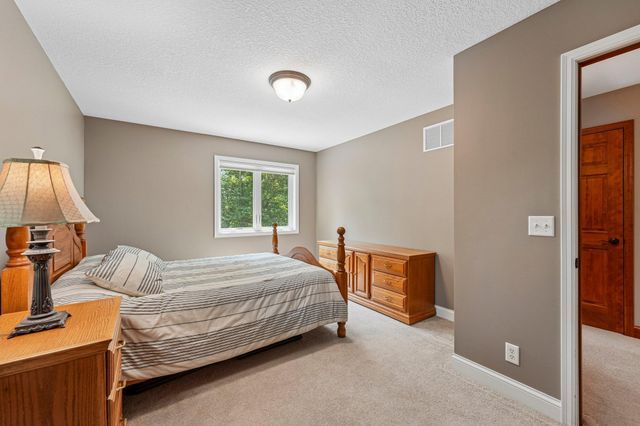 1206 102nd Street W, Inver Grove Heights, MN 55077