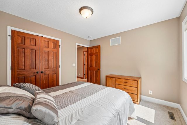 1206 102nd Street W, Inver Grove Heights, MN 55077