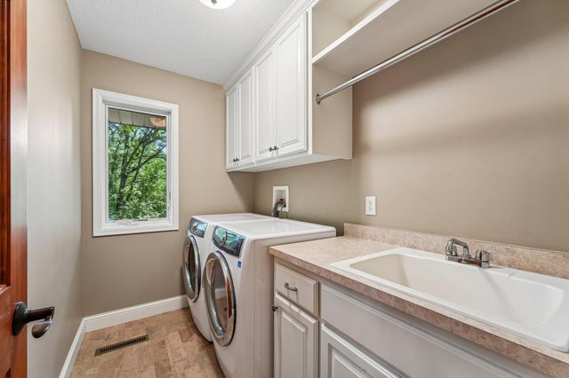1206 102nd Street W, Inver Grove Heights, MN 55077