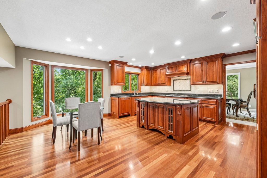 1206 102nd Street W, Inver Grove Heights, MN 55077
