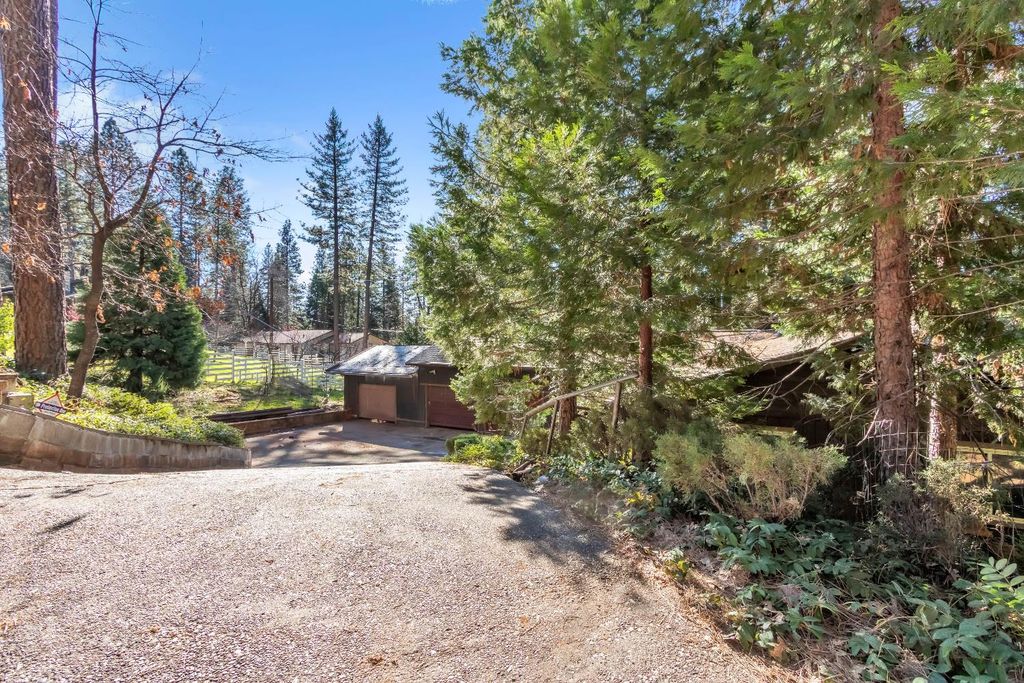 11551 Tree Top Cir, Nevada City, CA 95959