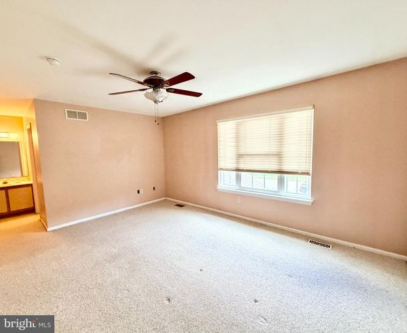 73 FOX MEADOW DR, Sicklerville, NJ 08081