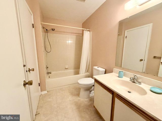 73 FOX MEADOW DR, Sicklerville, NJ 08081