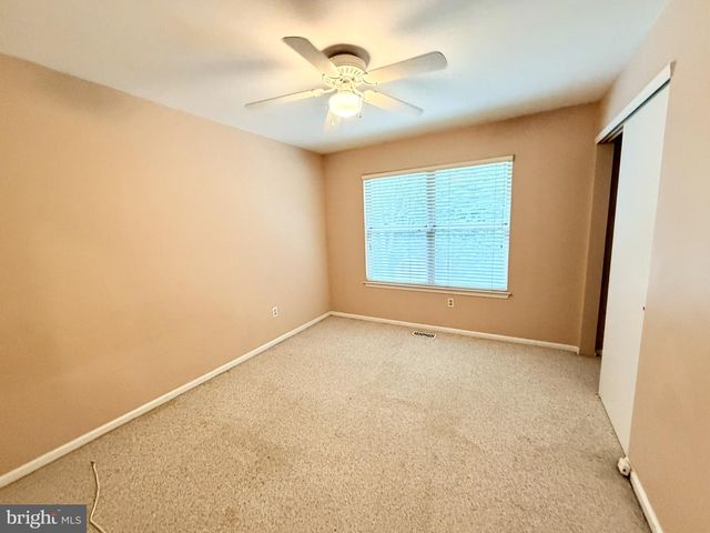 73 FOX MEADOW DR, Sicklerville, NJ 08081