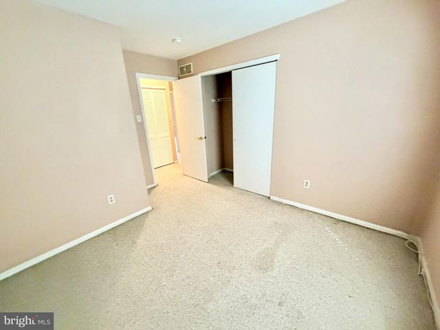 73 FOX MEADOW DR, Sicklerville, NJ 08081