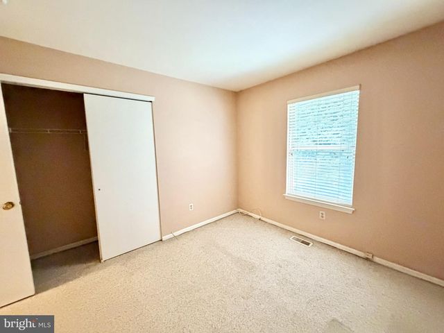 73 FOX MEADOW DR, Sicklerville, NJ 08081