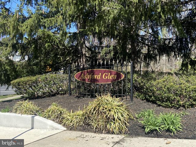 73 FOX MEADOW DR, Sicklerville, NJ 08081