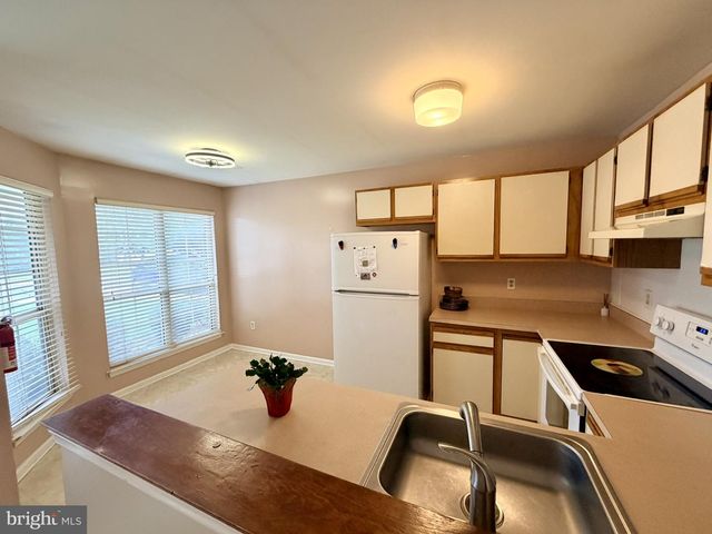 73 FOX MEADOW DR, Sicklerville, NJ 08081