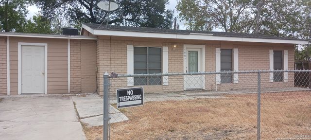 1447 EDRIS DR, San Antonio, TX 78224