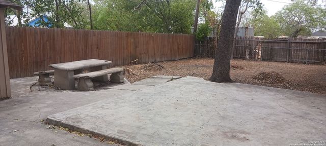 1447 EDRIS DR, San Antonio, TX 78224