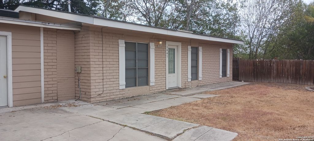 1447 EDRIS DR, San Antonio, TX 78224
