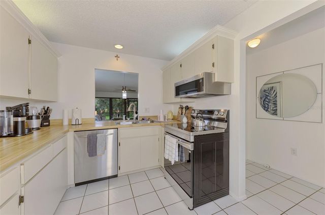 952 N BENEVA ROAD V-23, Sarasota, FL 34232