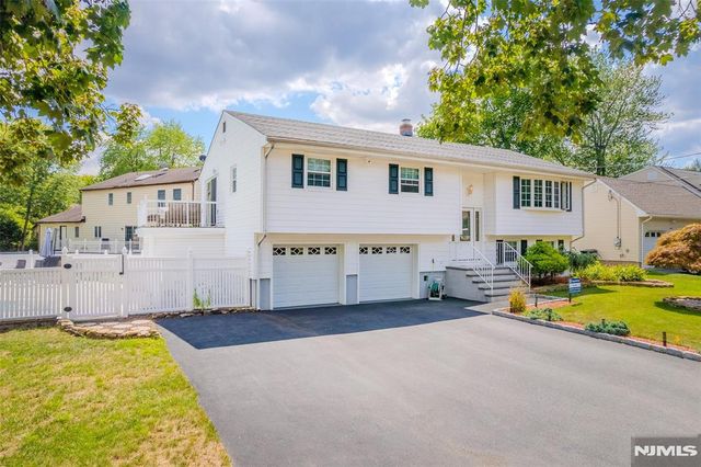 22 Cypress Lane, Paramus, NJ 07652