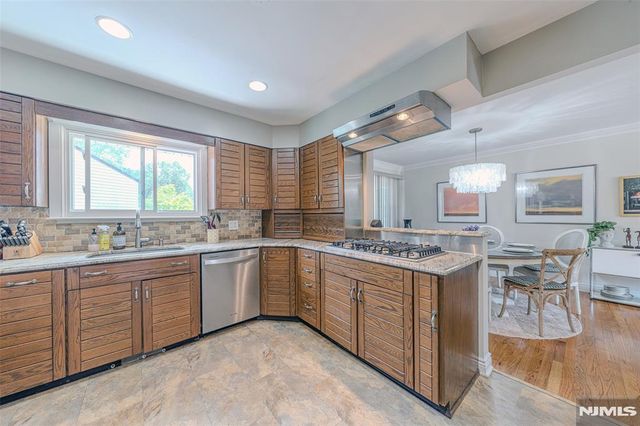 22 Cypress Lane, Paramus, NJ 07652