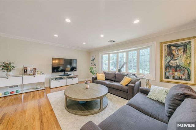 22 Cypress Lane, Paramus, NJ 07652