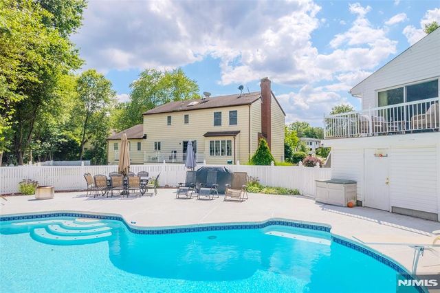 22 Cypress Lane, Paramus, NJ 07652