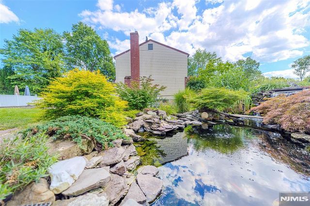 22 Cypress Lane, Paramus, NJ 07652
