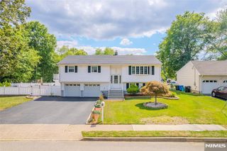 22 Cypress Lane, Paramus, NJ 07652
