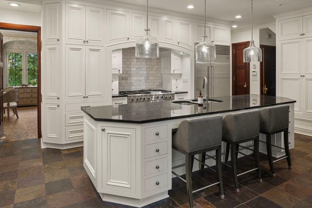 2740 W Lake Of The Isles Parkway, Minneapolis, MN 55416