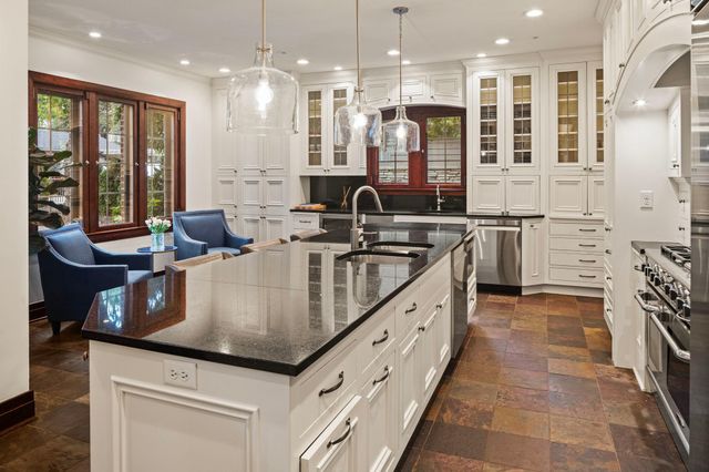2740 W Lake Of The Isles Parkway, Minneapolis, MN 55416