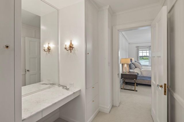 2740 W Lake Of The Isles Parkway, Minneapolis, MN 55416