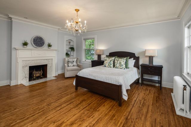 2740 W Lake Of The Isles Parkway, Minneapolis, MN 55416