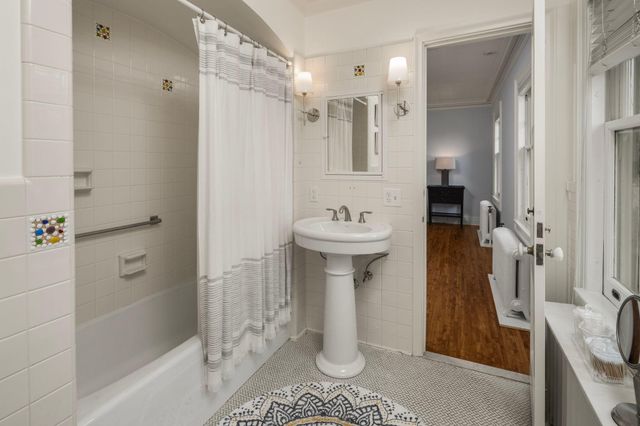 2740 W Lake Of The Isles Parkway, Minneapolis, MN 55416
