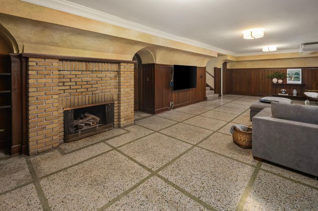 2740 W Lake Of The Isles Parkway, Minneapolis, MN 55416