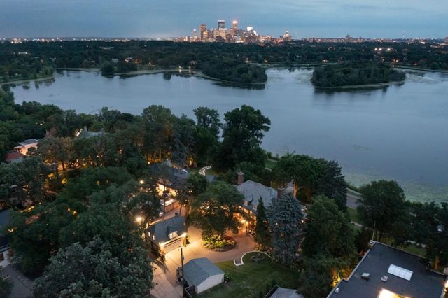 2740 W Lake Of The Isles Parkway, Minneapolis, MN 55416