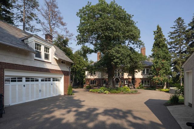 2740 W Lake Of The Isles Parkway, Minneapolis, MN 55416