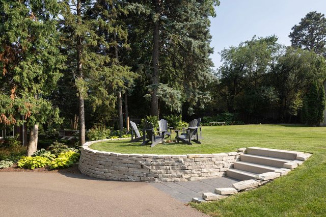 2740 W Lake Of The Isles Parkway, Minneapolis, MN 55416
