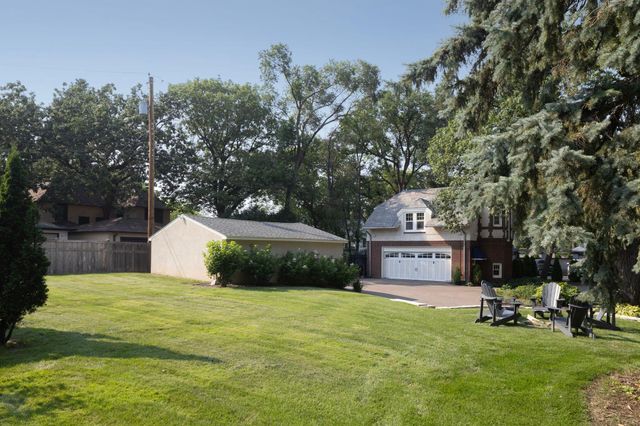 2740 W Lake Of The Isles Parkway, Minneapolis, MN 55416