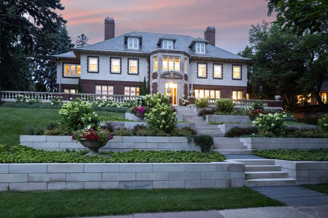 2740 W Lake Of The Isles Parkway, Minneapolis, MN 55416