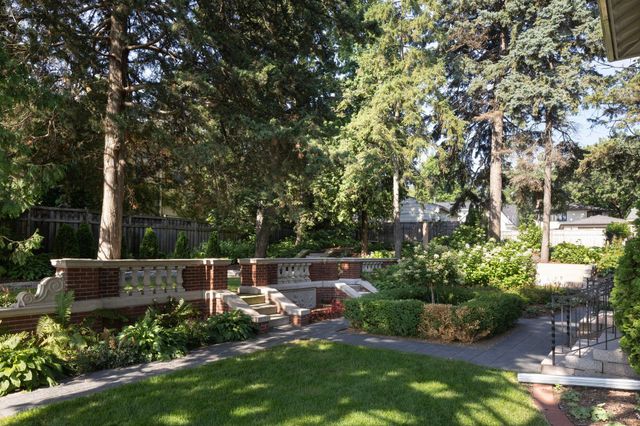 2740 W Lake Of The Isles Parkway, Minneapolis, MN 55416