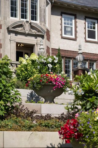 2740 W Lake Of The Isles Parkway, Minneapolis, MN 55416