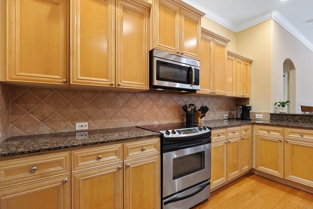 6109 KINGBIRD MANOR DRIVE, Lithia, FL 33547